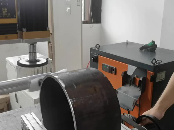 打磨機(jī)器人管件打磨-新寶智能